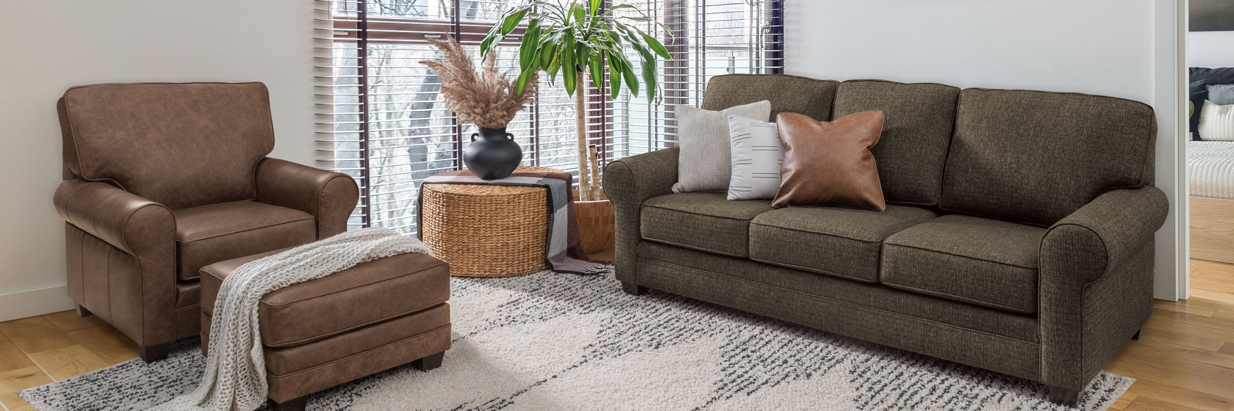 LuxHome Seating Ellington Amish Built Living Room Furniture Collection